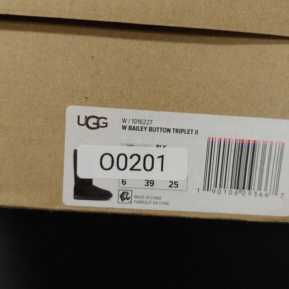 New Ugg Bailey Button Triplet II Black Suede Shearling Boots 6 - Picture 8 of 8